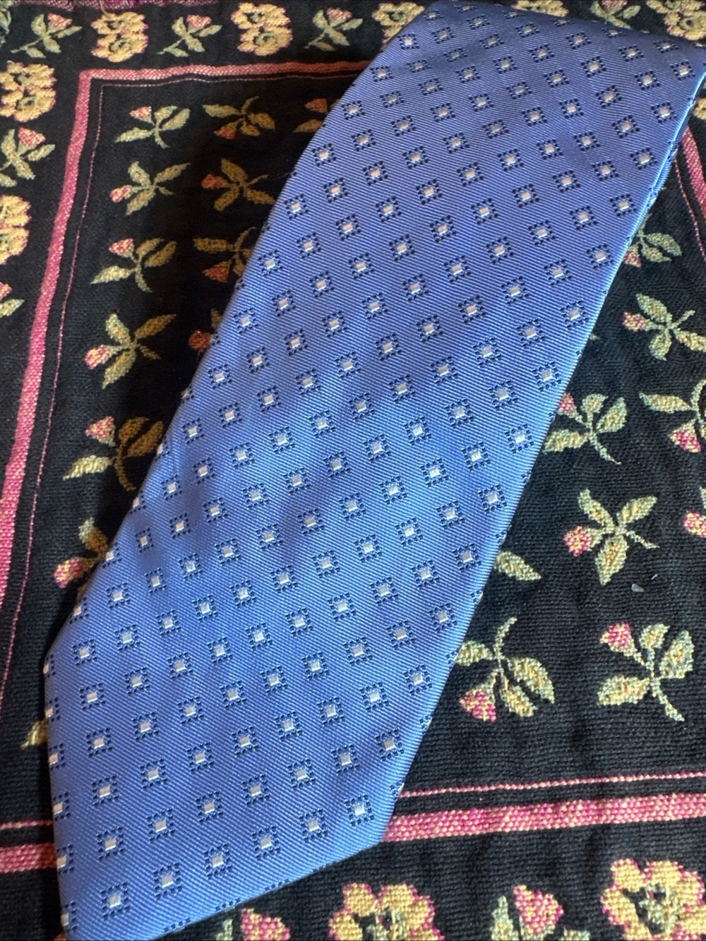 JOS. A. BANK Executive Collection Men's Blue Tie 100% Silk Long Geometric